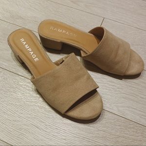 Rampage Slides • Beige SZ 6